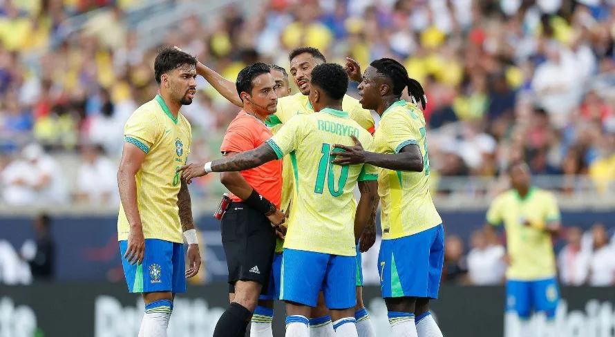 Danilo revela quatro jogadores que se inspira para ser capitão da seleção brasileira