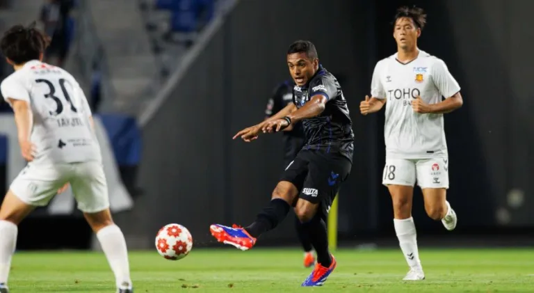 Decisivo, ex-Corinthians classifica Gamba Osaka na Copa do Imperador do Japão