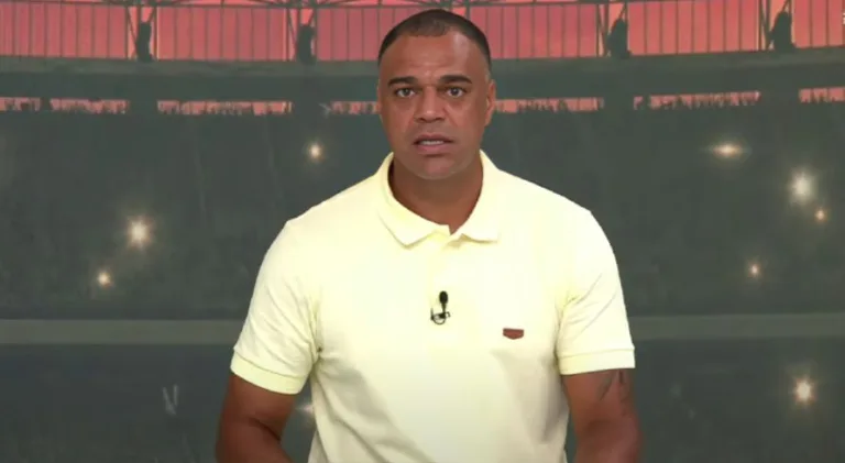 Denílson elege lateral protagonista no futebol brasileiro: “Melhor jogador” 
