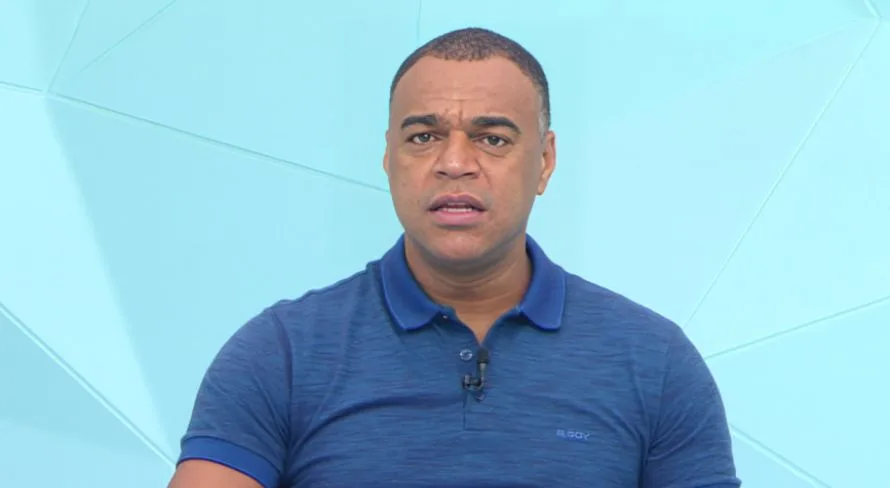 Denílson elege meia indispensável na seleção brasileira