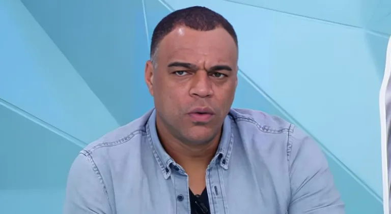 Denílson escolhe dois atacantes “incansáveis” do futebol brasileiro