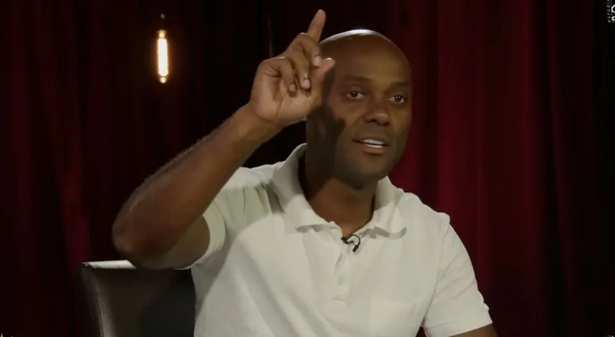 Vagner Love cita Renato Gaúcho e aponta melhores técnicos do Brasil