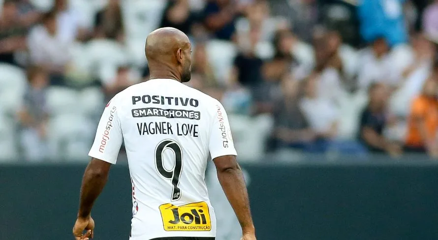 Vagner Love revela “treta” com comentarista de TV: “Não se retratou”