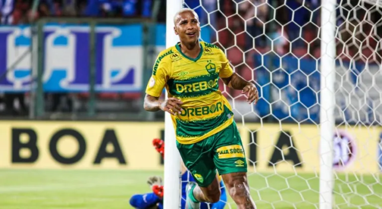 Benja abre o jogo sobre chance de Deyverson fechar com o Corinthians