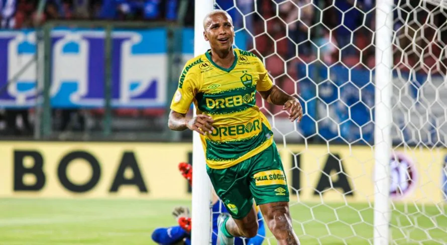 Benja abre o jogo sobre chance de Deyverson fechar com o Corinthians