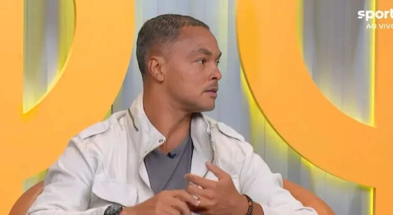 Dodô ‘corneta’ atacante do Manchester City: “O time joga pra ele”