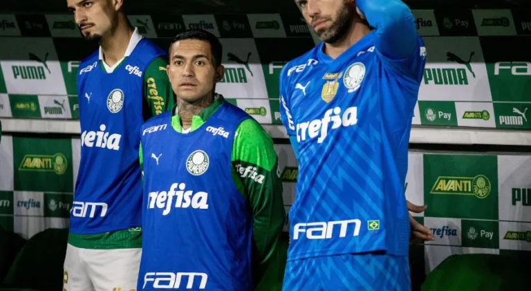 Raphael Veiga fala sobre ‘caso Dudu’ no Palmeiras e diz que é um assunto delicado