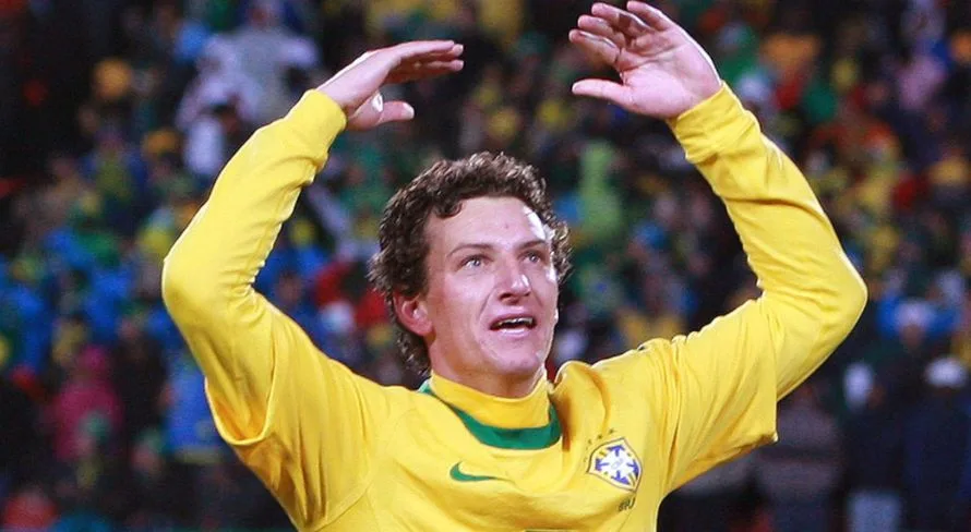 Elano aponta nome que está na seleção brasileira “por mérito próprio”