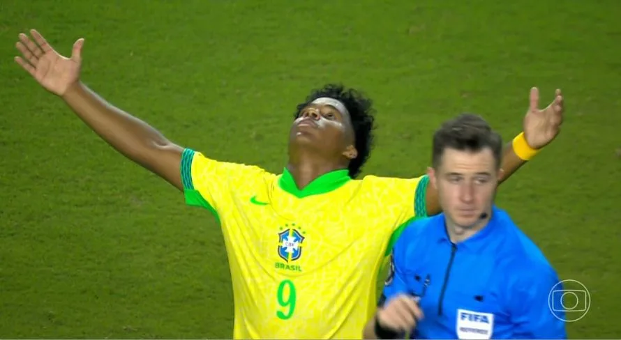 Endrick brilha e faz terceiro gol do Brasil contra o México; assista