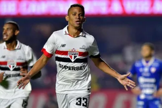 Erick em campo pelo São Paulo