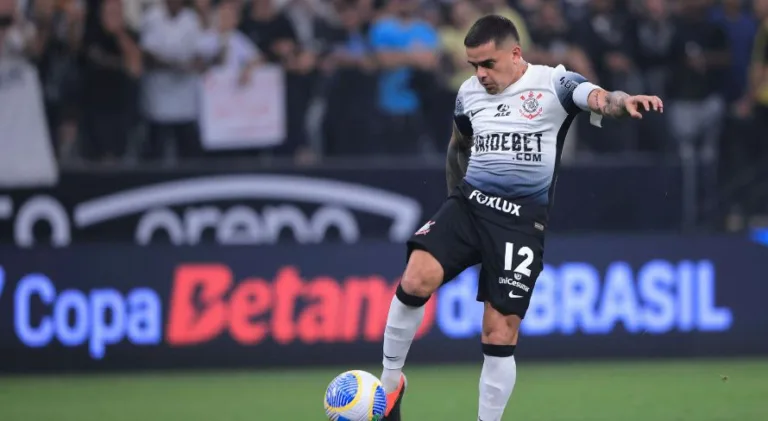 Corinthians descarta Fagner em clássico contra o Palmeiras