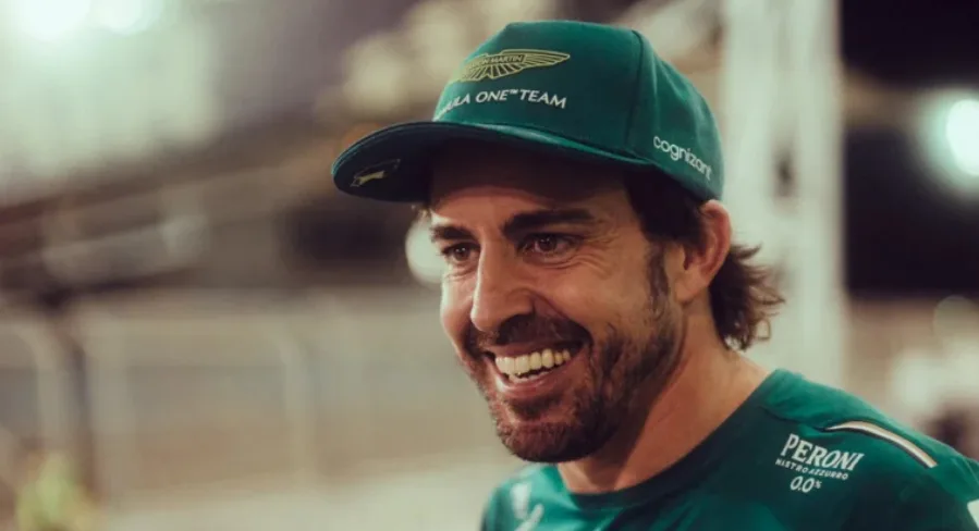 Alonso destaca projeto da Aston Martin e descarta comparações com Ferrari