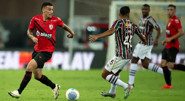 Fluminense perde de virada para o Atlético-GO no Brasileirão sob vaias dos torcedores no Maracanã