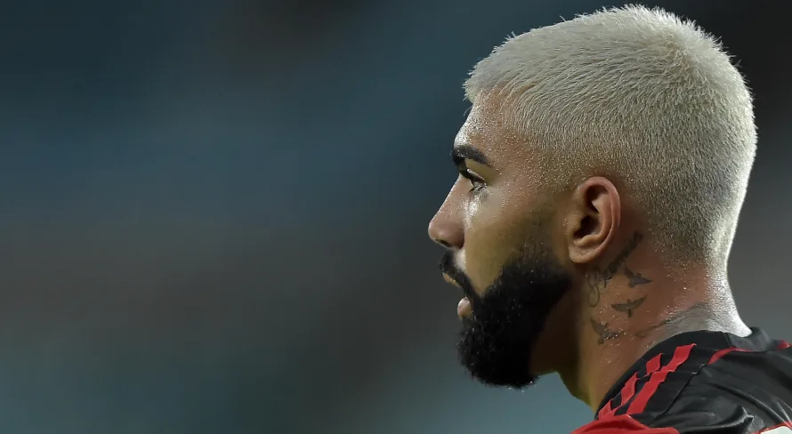 Casagrande cogita Gabigol “quebrando” rival após saída do Flamengo: “Em outubro”