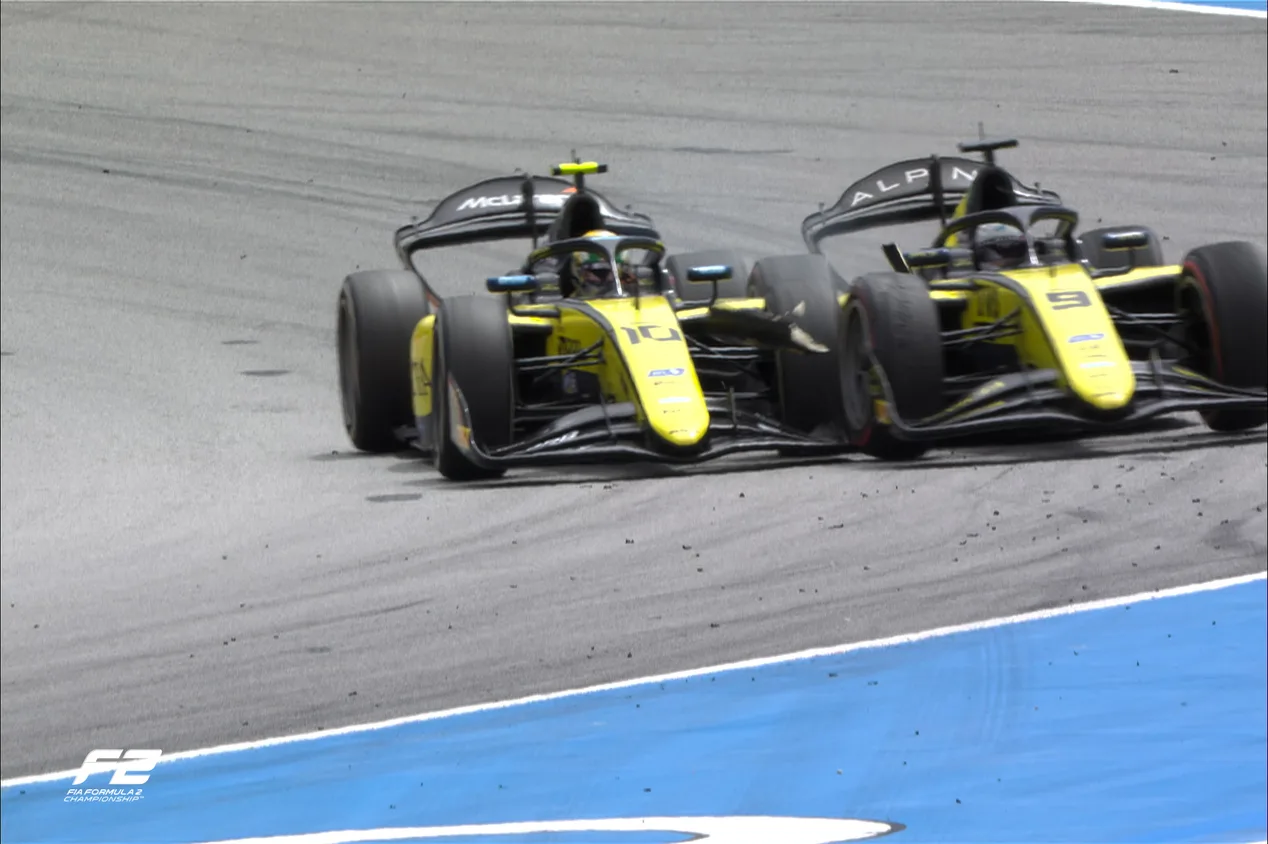 Fórmula 2 pune Gabriel Bortoleto por colisão com companheiro de equipe 