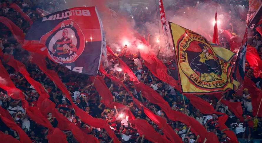 Torcedores se envolvem em tumulto antes de Flamengo x Fluminense no Rio