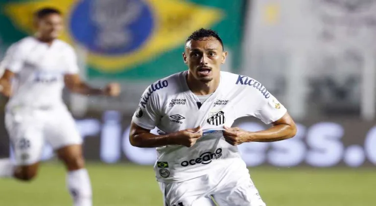 Pituca abre o jogo sobre vaias após derrota do Santos: “Estão no direito deles”