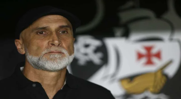 Vasco anuncia a demissão do técnico Álvaro Pacheco e a saída do diretor Pedro Martins