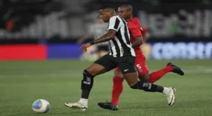 Botafogo arranca o empate contra o Athletico-PR no apagar das luzes
