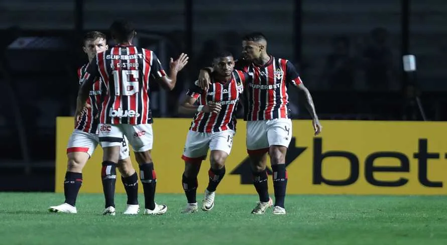 Sem piedade, SPFC abre o placar contra o Vasco no Brasileirão; assista