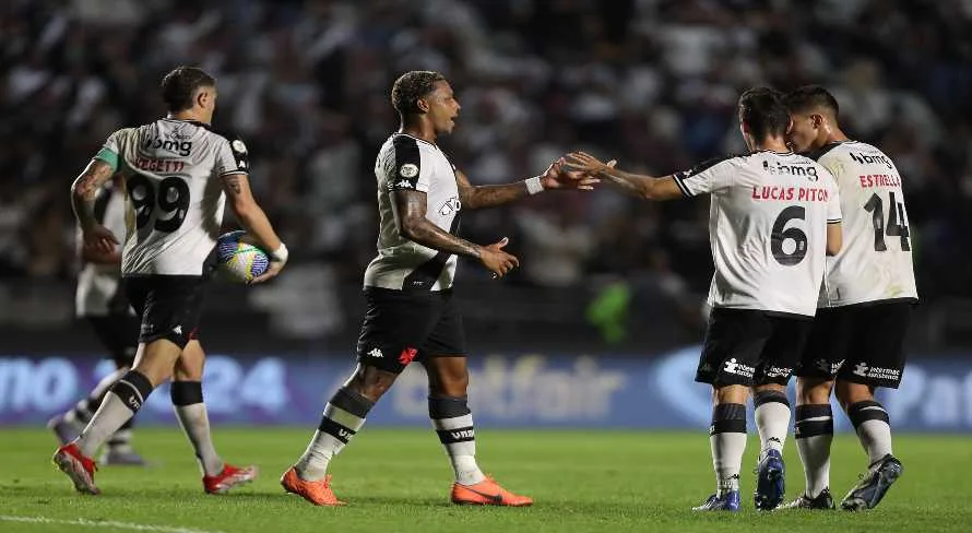 Vasco não desanima e busca a virada contra o SPFC em São Januário; assista