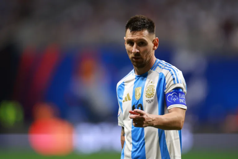 Messi bate recorde em estreia pela Argentina na Copa América