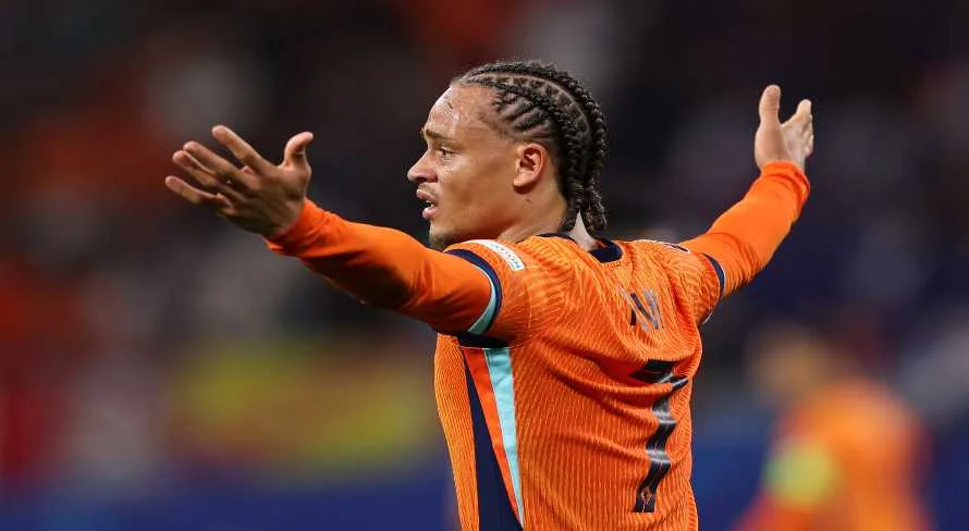 Xavi Simons lamenta gol anulado em empate da Holanda na Eurocopa