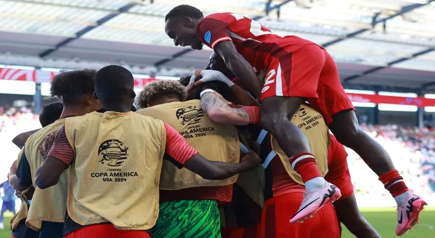 Com um a mais, Canadá supera o Peru na Copa América