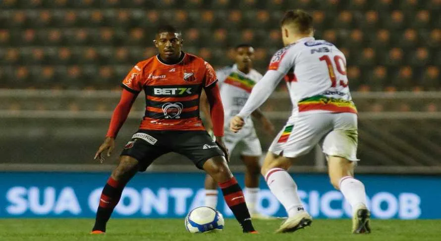 Em noite de golaços, Ituano e Brusque empatam e ficam no Z-4 do Brasileirão Série B