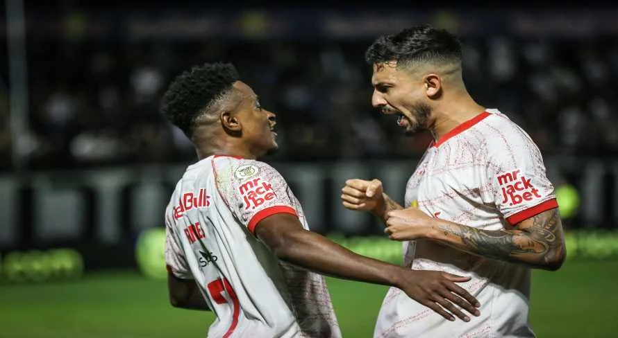 Red Bull Bragantino vence o Vitória e avança na tabela do Brasileirão