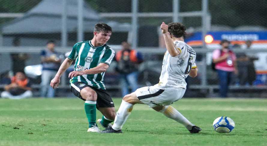 Amazonas vence o Coritiba e avança na tabela do Brasileirão Série B