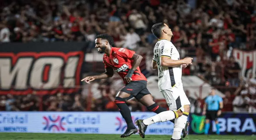Criciúma marca um golaço e garante vitória sobre o Atlético-GO no Brasileirão