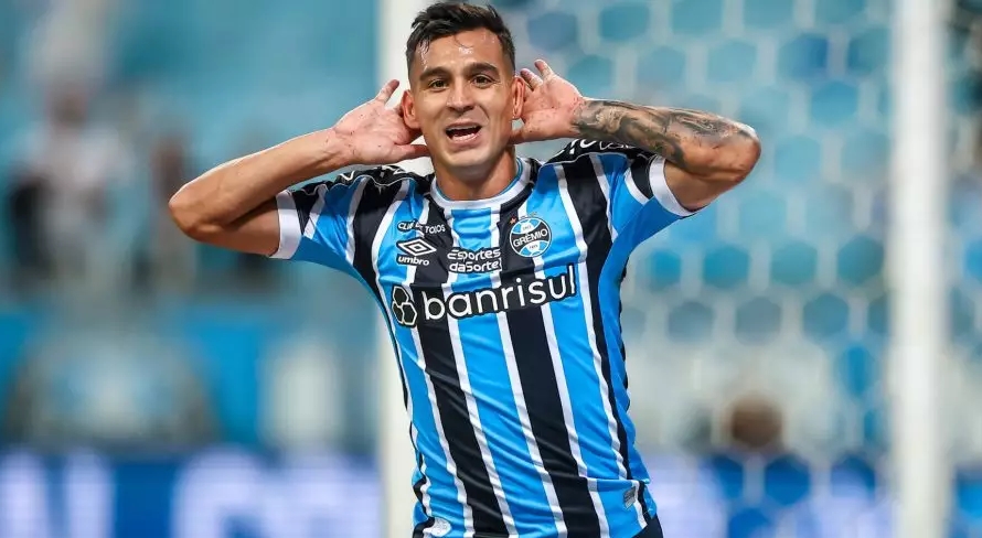 Grêmio pode perder jogador para time árabe no mercado da bola