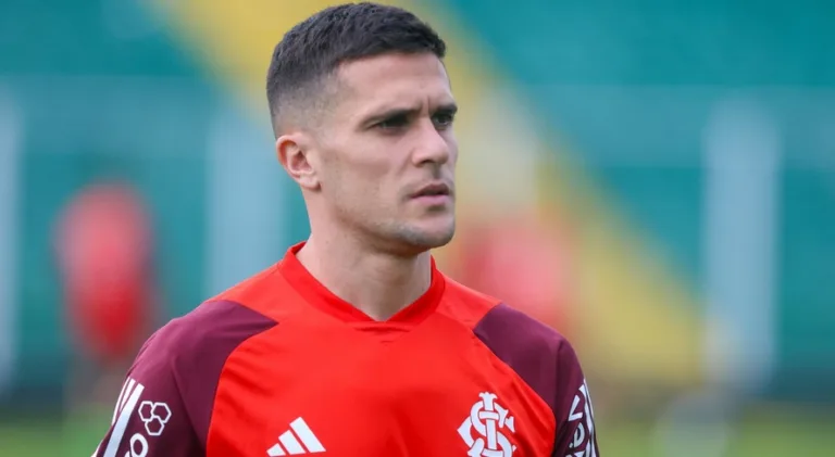 Baldasso elege melhor lateral-direito da história do Internacional e cita Bustos