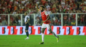 Ídolo do Internacional corneta Corinthians após vitória no Brasileirão: “Põe no DVD”