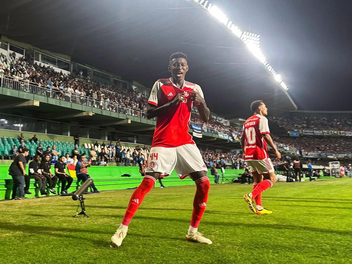 Internacional recusa nova proposta do Flamengo por zagueiro