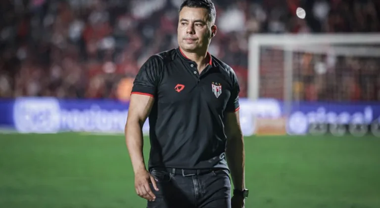 Atlético-GO demite técnico Jair Ventura após mais uma derrota no Brasileirão