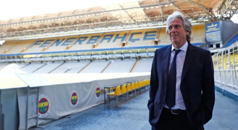 Mano indica treinador para o Corinthians e Benja se espanta: “Tá louco”