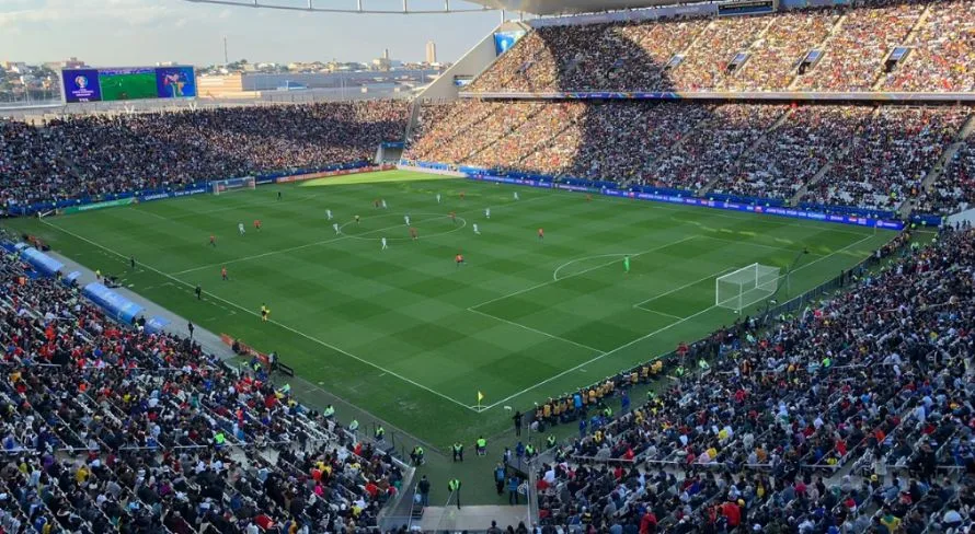 Jornal argentino elege a melhor torcida do futebol mundial