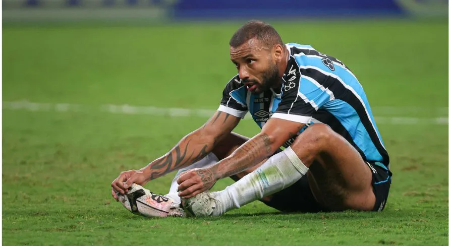 Ex-Grêmio, JP Galvão assina com o Atletico São Luis e torcida reage: “Pior relação custo-benefício”