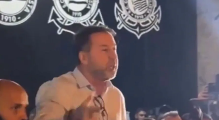 Julio Gomes cita vitória de Augusto Melo após conversa com organizadas