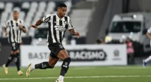 Botafogo confirma retorno de Júnior Santos para reforçar o elenco