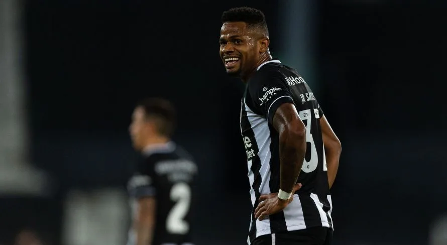 Júnior Santos elogia ambiente do Botafogo: “Dá prazer em trabalhar”