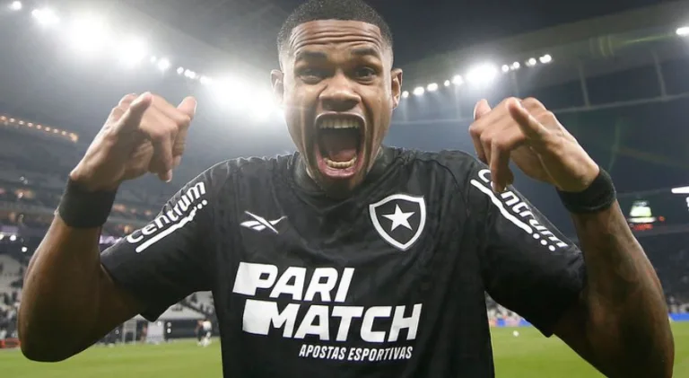 Júnior Santos abre o jogo sobre renovação com Botafogo: “Quero ser campeão”