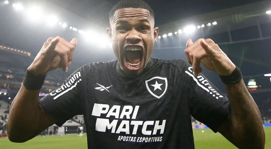 Júnior Santos abre o jogo sobre renovação com Botafogo: “Quero ser campeão”