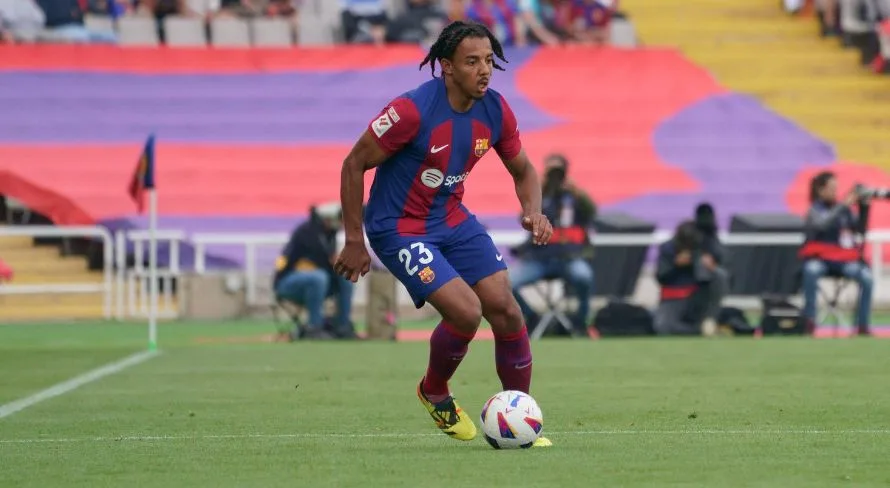 Barcelona vê Koundé entrar na mira do Al-Ittihad e situação financeira pode facilitar negócio