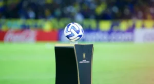 Casagrande sinaliza novo favorito ao título da Libertadores: “Chega forte”