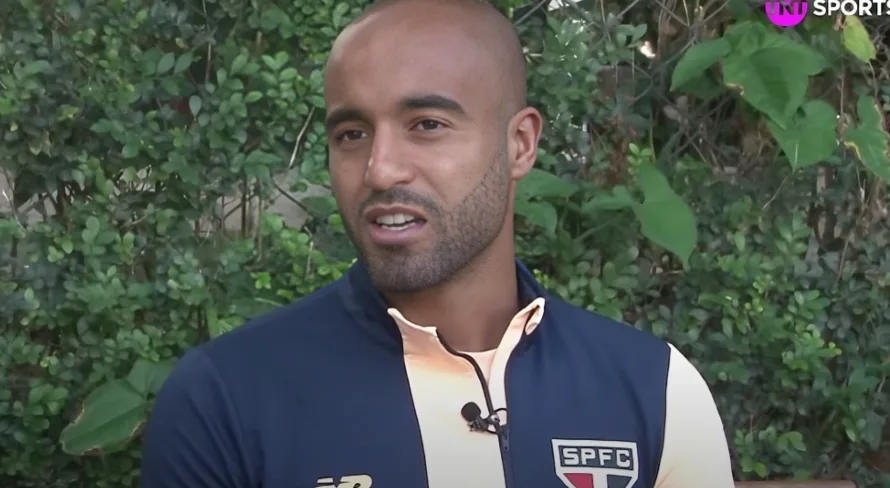 Lucas Moura crava três goleiros diferenciados no futebol brasileiro
