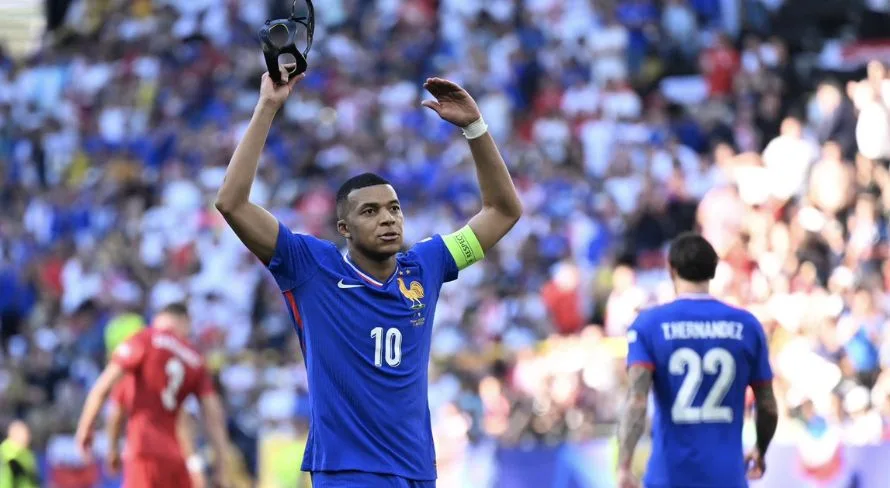 Campeão pela França detona Mbappé: “Não é digno de ser capitão”