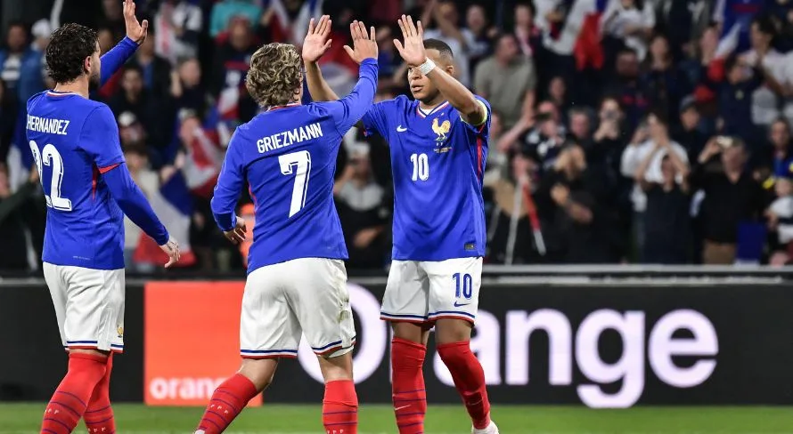 Mbappé tem atuação completa pela seleção da França após anúncio no Real Madrid